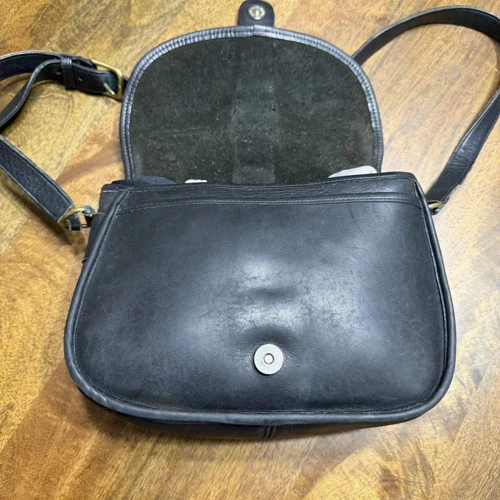 Vintage COACH Chelsea Bag RARE 90s Full Leather Crossbody Snap Closure 211